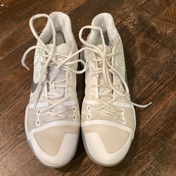 Kyrie 3 Basketball Sneakers - Picture 1 of 7